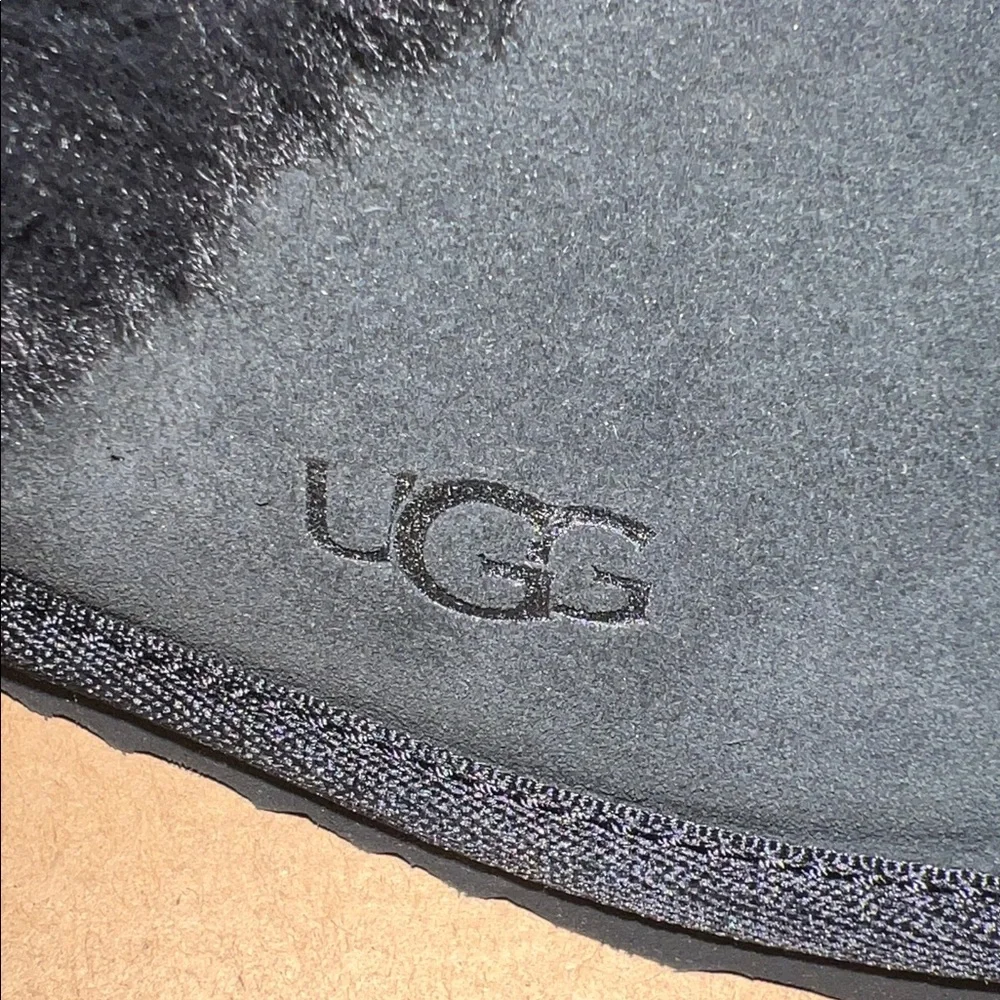 UGG® big kids Cozy Il Scuff Slipper